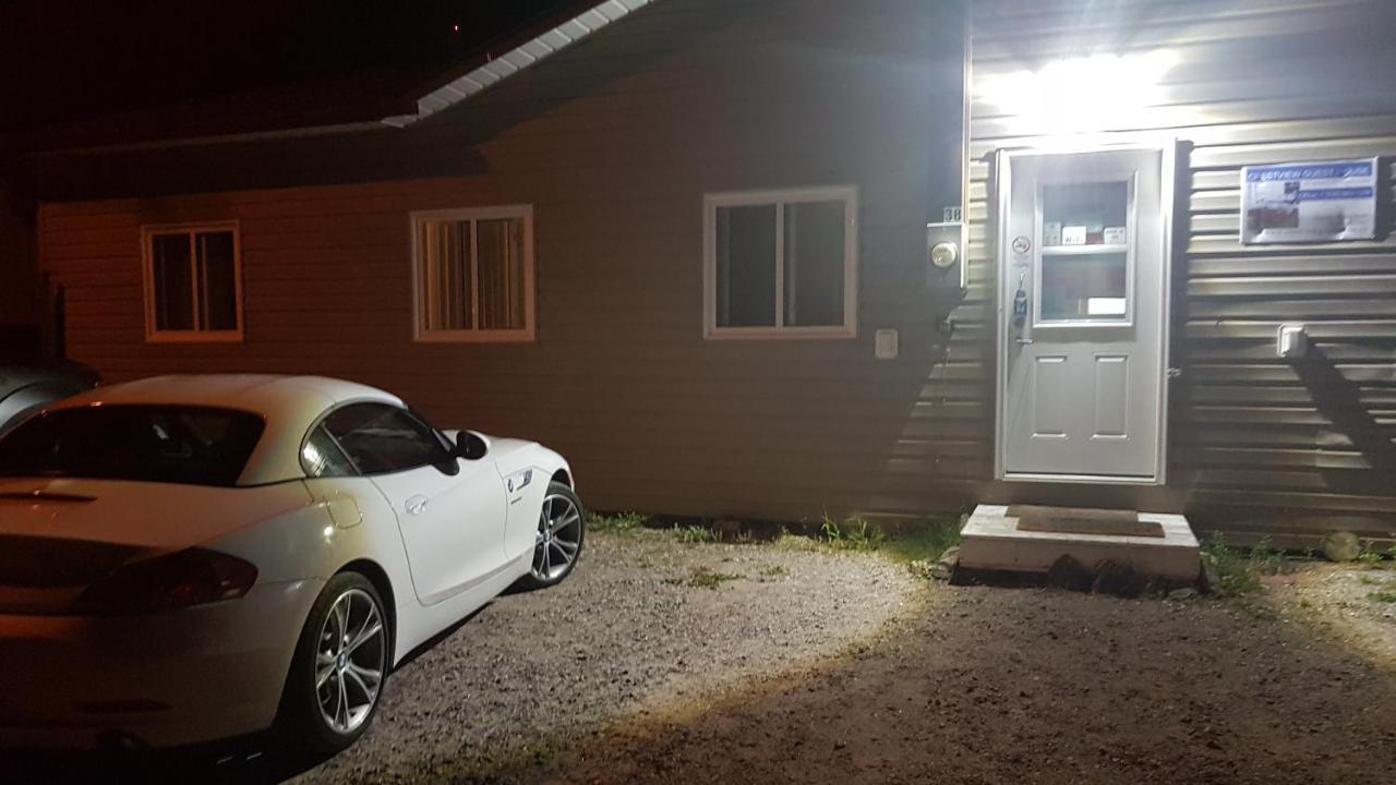 Preferred Rooms By Crestview Guest House Chapleau Buitenkant foto